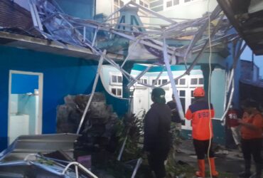 Rumah yang rusak di wilayah Dusun Krajan, Desa Sumbersekar, Kecamatan Dau akibat terjangan angin puting beliung (ist)