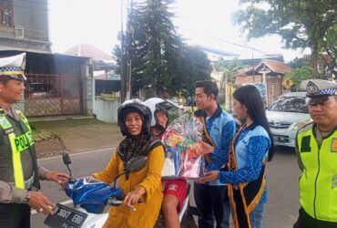 Satlantas Polres Malang Apresiasi Pengendara Tertib saat Operasi Zebra Semeru 2025