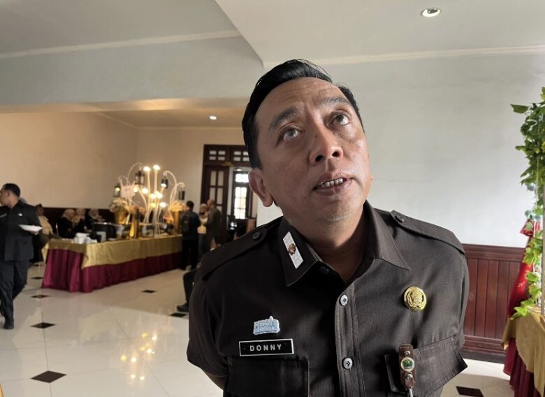 Kepala Dinsos Kota Malang, Donny Sandito dikonfirmasi soal BLTS (blok-a/Bob Bimantara Leander)