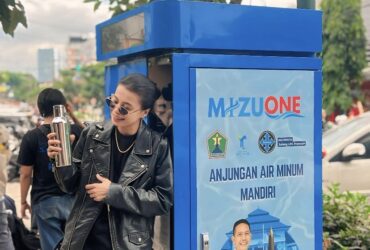 Influencer Malang, Anti Atos dengan air isi ulang Mizuone (dok. Anti Atos for blok-a)