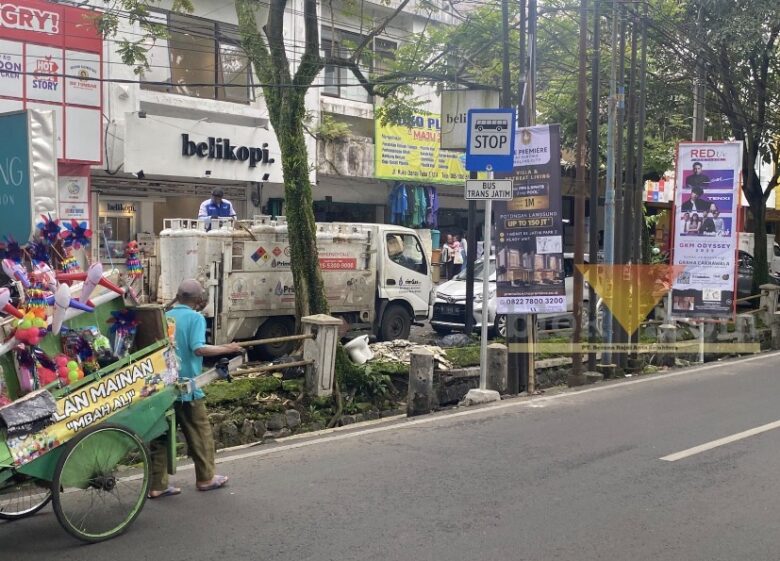 Bus Stop Trans Jatim di Sawojajar, Kota Malang yang dikeluhkan (blok-a/Bob Bimantara Leander)