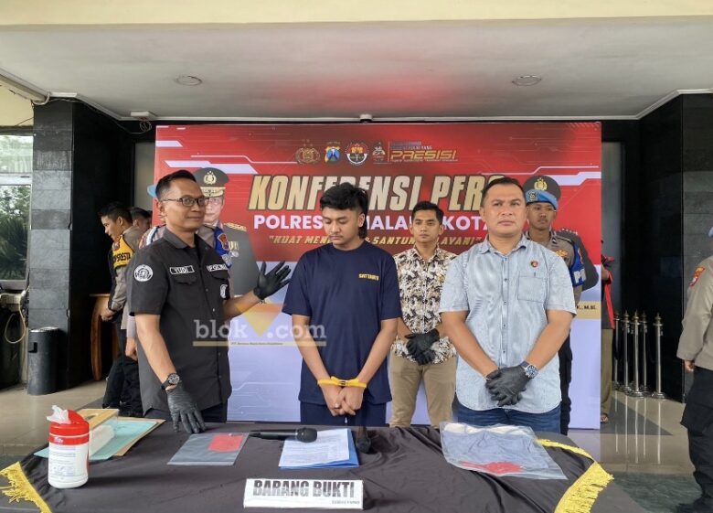 Rilis ungkap kasus penganiayaan DJ di Polresta Malang Kota. (blok-a.com / Berril Labiq)