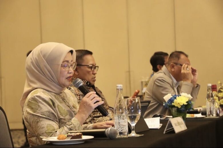 Wakil Bupati Malang, Hj. Lathifah Shohib saat rapat koordinasi lintas sektor di Jakarta (pro)