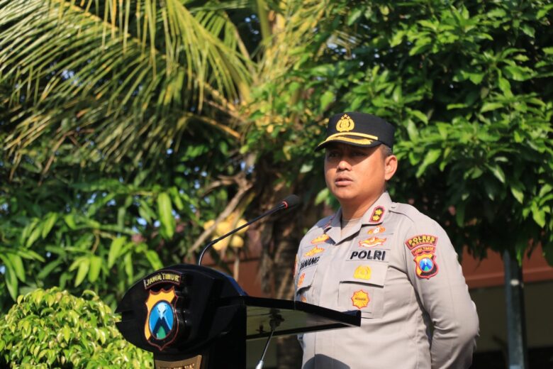 Kapolres Malang, AKBP Danang Setiyo P.S saat memimpin apel (ist)
