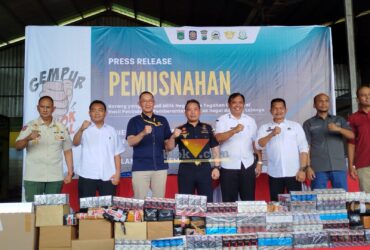 Press rilis pemusnahan 3 juta batang rokok ilegal di Malang (blok-a.com / Yogga Ardiawan)