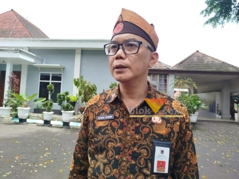 Kepala Dinas Pekerjaan Umum Bina Marga Kabupaten Malang, Khairul Isnaidi Kusuma jelaskan progres pembangunan Jalan Balekambang (blok-a.com / Yogga Ardiawan)