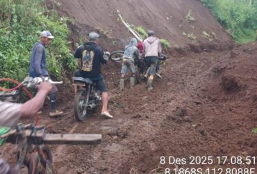 Longsor tutup akses jalan warga di Tirtoyudo (ist)