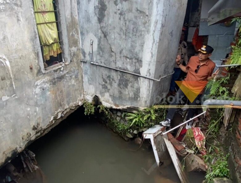 Wali Kota Malang Tinjau Saluran Air dan Rumah Jebol di Gang Sidomulyo Akibat Banjir