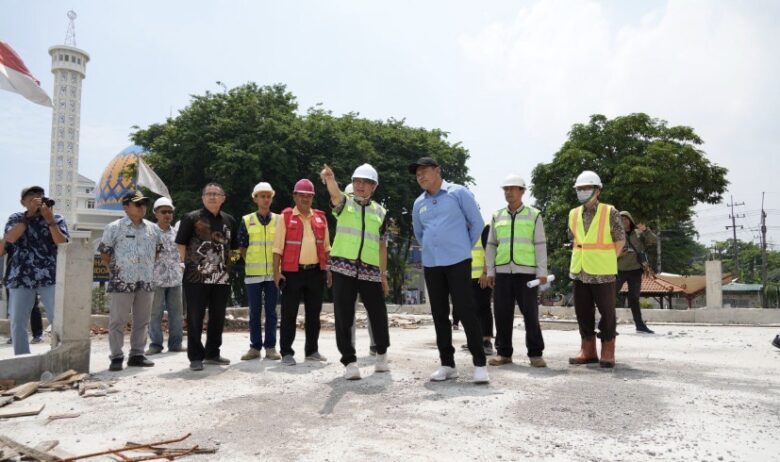 Bupati Sidoarjo Geram Lihat Progres Pembangunan Parkir RSUD Tidak Sesuai