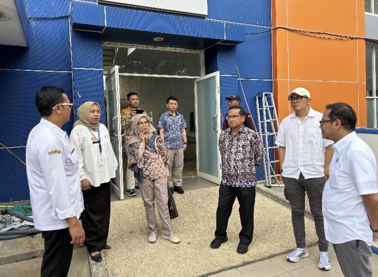 Tiga Kementerian RI saat meninjau Stadion Kanjuruhan (ist)