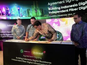 Indosat Ooredoo Hutchison (IOH) bersama konsorsium Arsari Group dan Northstar Group resmi membentuk perusahaan patungan (joint venture) untuk membangun platform serat optik