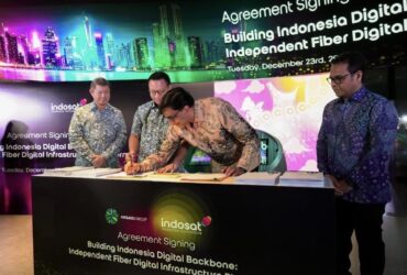 Indosat Ooredoo Hutchison (IOH) bersama konsorsium Arsari Group dan Northstar Group resmi membentuk perusahaan patungan (joint venture) untuk membangun platform serat optik