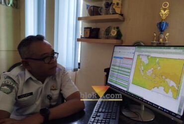Prakirawan BMKG Karangploso, Ahmad Luthfi saat menjelaskan penyebab suhu panas di Malang Raya (blok-a.com / Yogga Ardiawan)