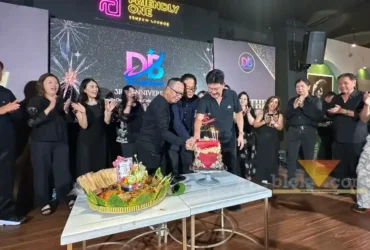 Prosesi potong kue & tumpeng dalam rangkaian acara perayaan ulang tahun ke-3 Komunitas ODB Friendly One Senyum Lounge & Cafe, Senyum World Hotel, Sabtu (29/11/2025)
