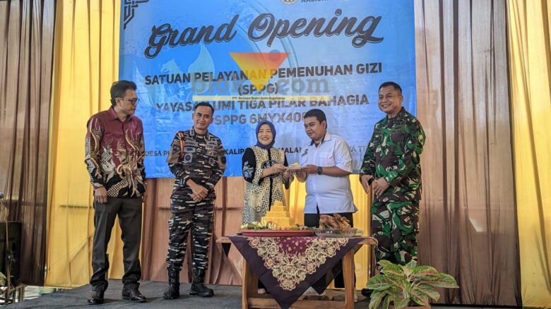 Wabup Malang, Hj Lathifah Shohib saat meresmikan SPPG Putukrejo Kalipare (blok-a.com / Yogga Ardiawan)