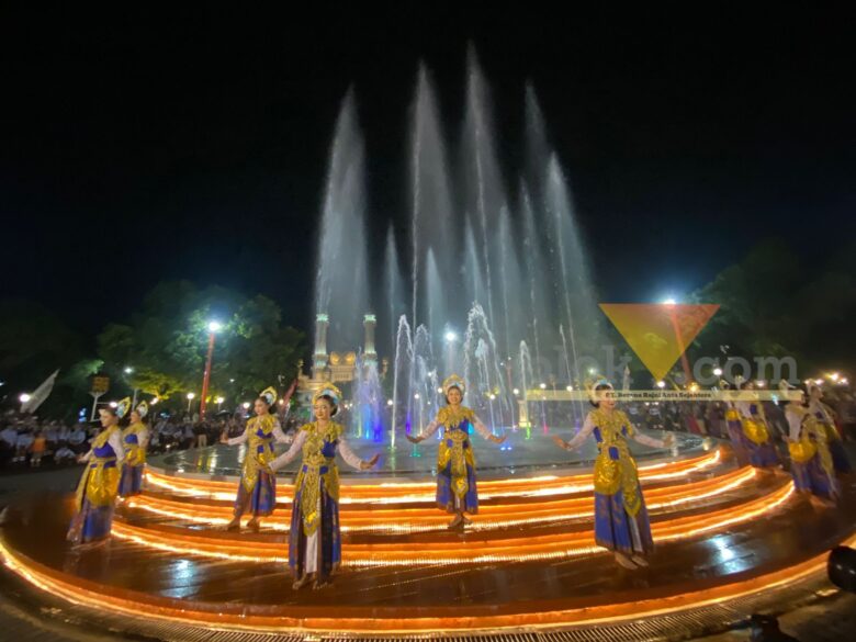 Tampilan baru air mancur di Alun-alun Merdeka Kota Malang. (blok-a.com / M Berril Labiq)