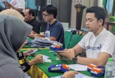 Pendistribusian Buku Rekening dan Kartu Debit bagi mahasiswa Unisma penerima KIP-Kuliah angkatan 2025. (dok : Istimewa)