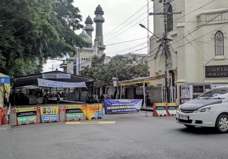 Penutupan Jalan Merdeka Timur menjelang pengajian akbar yang digelar Minggu (4/1/2025) besok (blok-a.com / Yogga Ardiawan)