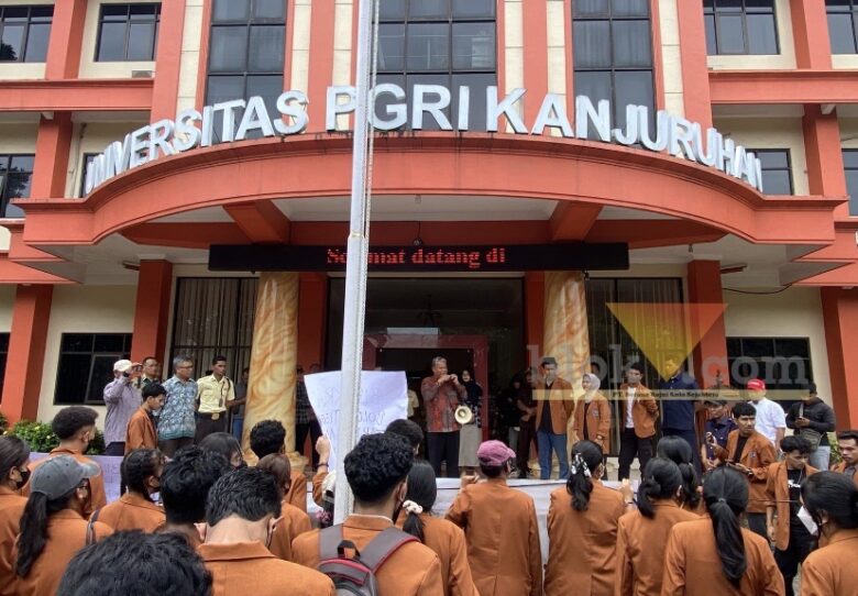 Mahasiswa Unikama Protes Denda Ijazah dan KIP-K Tak Cair
