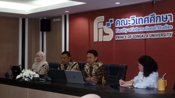 Tiga dosen FEB Unisma saat jadi dosen tamu di Prince of Songkla University, Phuket, Thailand. (dok: Istimewa)