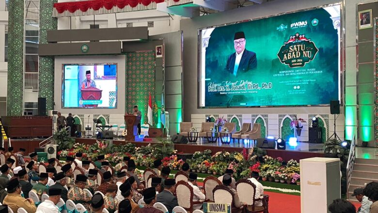 Sambutan Prof. Drs. H. Junaidi S.Pd P.Hd, Rektor Unisma di Acara Kickoff Harlah Satu Abad NU. (blok-a.com / M Berril Labiq)