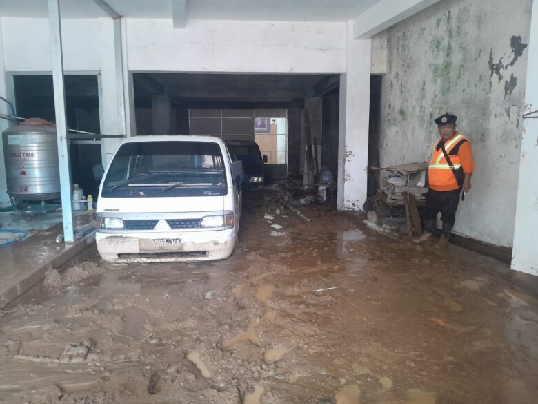 Banjir yang merendam MI Mabruq Quran Pujon (BPBD)