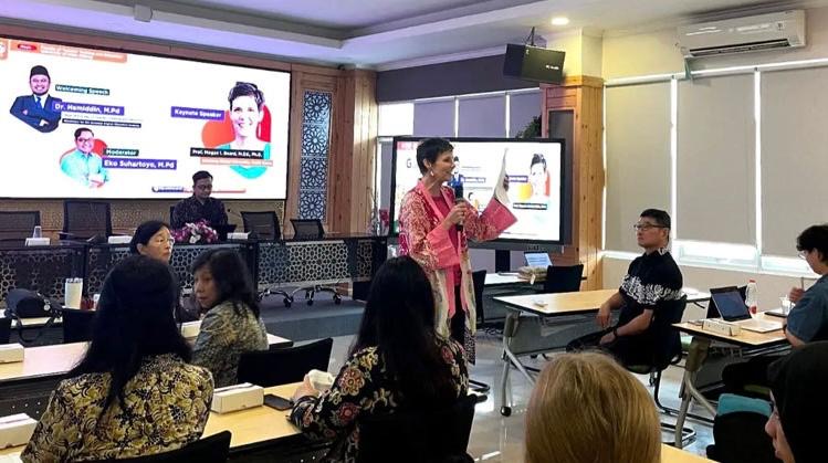 Fakultas Keguruan dan Ilmu Pendidikan (FKIP) Universitas Islam Malang (UNISMA) menyelenggarakan kegiatan International Guest Lecture Series bekerja sama dengan Handong Global University, Korea Selatan. (dok : istimewa)
