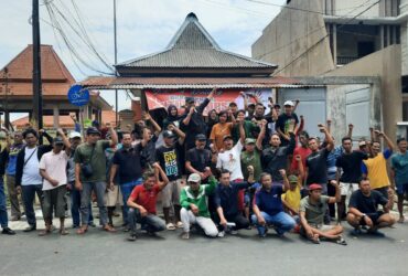 FOTO : Warga Kelurahan Bendogerit, Kecamatan Sananwetan, Kota Blitar, menggelar deklarasi Kampung Anti Korupsi. (blok-a.com/Fajar)