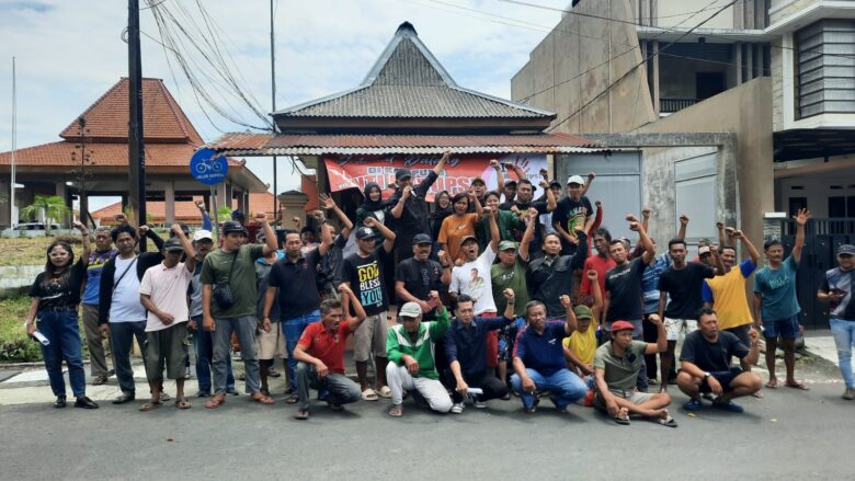 FOTO : Warga Kelurahan Bendogerit, Kecamatan Sananwetan, Kota Blitar, menggelar deklarasi Kampung Anti Korupsi. (blok-a.com/Fajar)