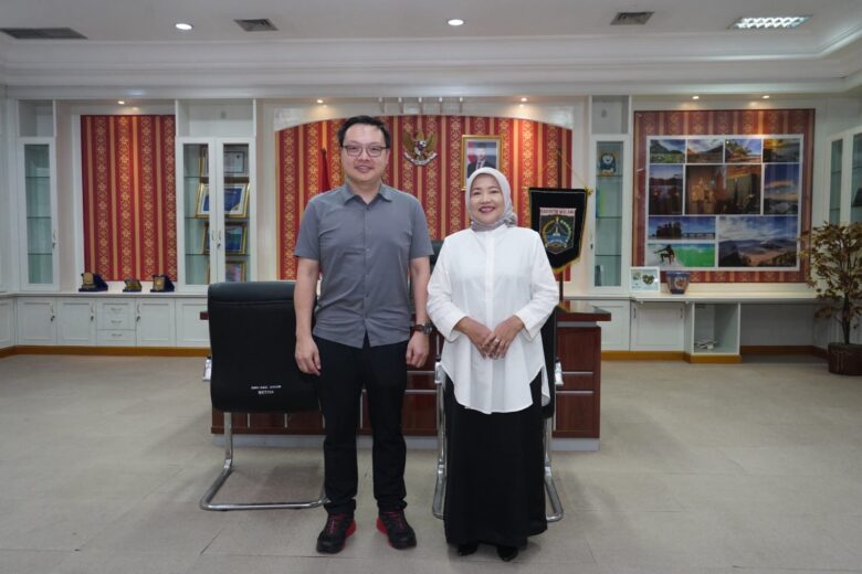 Wakil Bupati Malang, Hj Lathifah Shohib saat menerima kunjungan Deputi I Kementerian Koordinator Pemberdayaan Masyarakat (Kemenko PM), Leontinus Alpha Edison (prokopim)