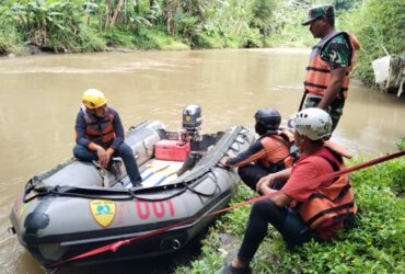 Pencarian terhadap Ockta Puji Raharjo yang hanyut di Sungai Lesti (PolresMalang)
