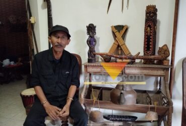 Sejarawan Dwi Cahyono saat menceritakan asal usul nama Wisata Mendit (blok-a.com / Yogga Ardiawan)