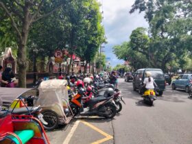 Juru Parkir Liar Kembali Beraksi di Alun-alun Malang Dishub Turun Tangan