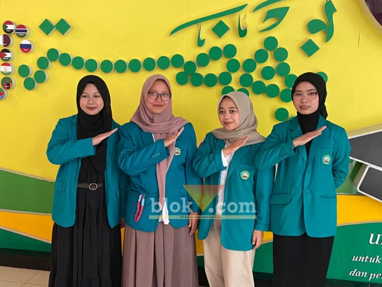 Keempat Lulusan Terbaik di Wisuda Ke-78 Universitas Islam Malang (Unisma). (blok-a.com / M Berril Labiq)