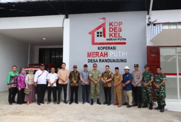 Peninjauan gerai KDKMP oleh Sekda Kabupaten Malang, Budiar Anwar (pro)
