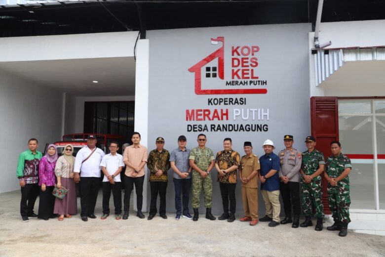 Peninjauan gerai KDKMP oleh Sekda Kabupaten Malang, Budiar Anwar (pro)