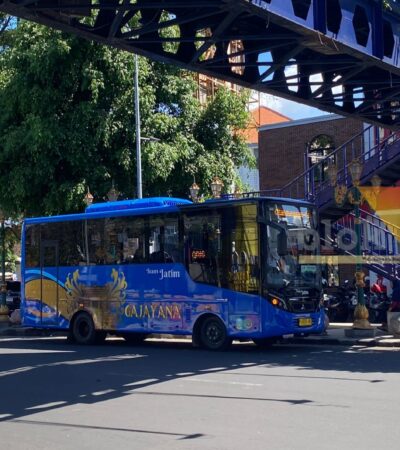 Trans Jatim di Malang saat berhenti di Kayutangan Heritage (blok-a/Bob Bimantara Leander)