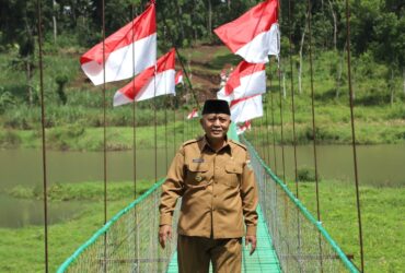 Bupati Malang, HM Sanusi saat meresmikan Jembatan Garuda di Sumberpucung (prokopim)