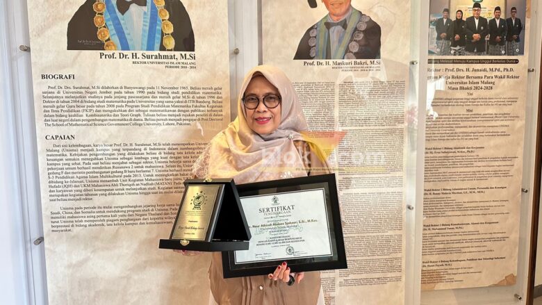 Prof. Dr. Nour Athiroh Abdoes Sjakoer, S.Si., M.Kes. meraih peringkat pertama dalam ajang LPTNU Awards 2026 pada bidang karya ilmiah ilmu alam dan kehidupan. (blok-a.com / M Berril Labiq)