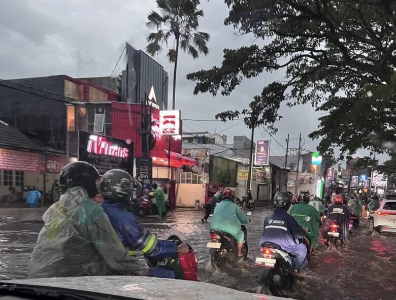 Proyek Drainase Rampung, Genangan Air Masih Terjadi di Suhat