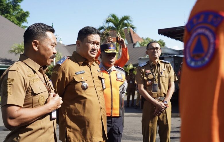 Sekretaris Daerah Kabupaten Malang, Budiar saat memimpin apel pagi pada Senin (16/3/2026) (prokopim)