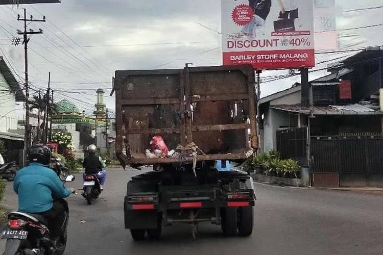 DLH Kota Malang Jelaskan Truk Sampah Tak Layak Tetap Beroperasi