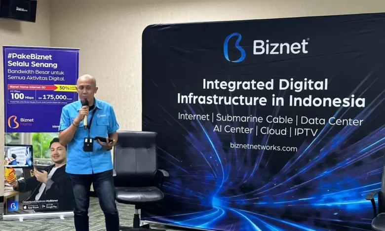 Ranu Mardianto, Regional Manager Biznet Malang saat memaparkan program dan capaian Biznet (blok-a.com/Zulkaria)