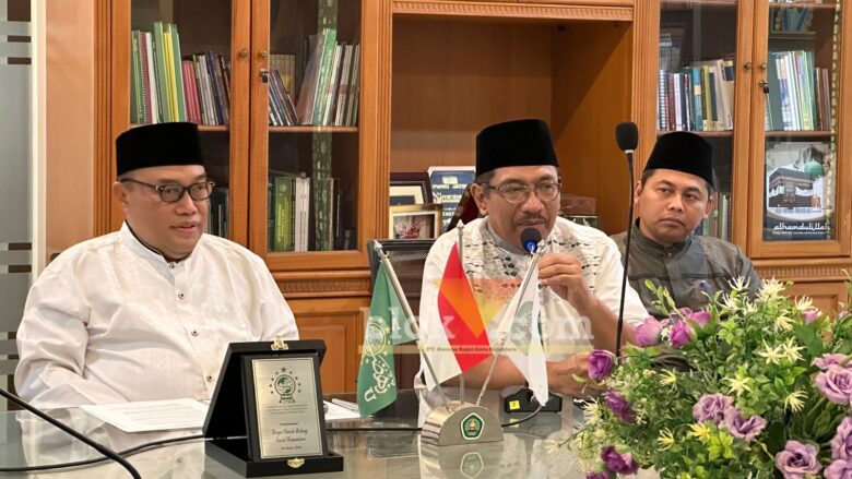 Ketua Yayasan Unisma, Prof. Agus Sugianto saat menceritakan penghargaan yang ia dapat dari LPTNU Awards 2026. (blok-a.com / M Berril Labiq)