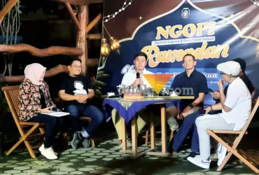 Diskusi terbuka bertajuk "Refleksi Satu Tahun Pemerintahan Kota Blitar, Antara Harapan, Realita, dan Tantangan 5 Tahun ke Depan" di Area Museum PETA. (blok-a.com/Fajar)