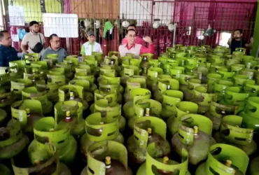 Disperindag Kota Blitar melakukan inspeksi mendadak (sidak) pada sejumlah pangkalan dan agen elpiji subsidi. (blok-a.com/Fajar)