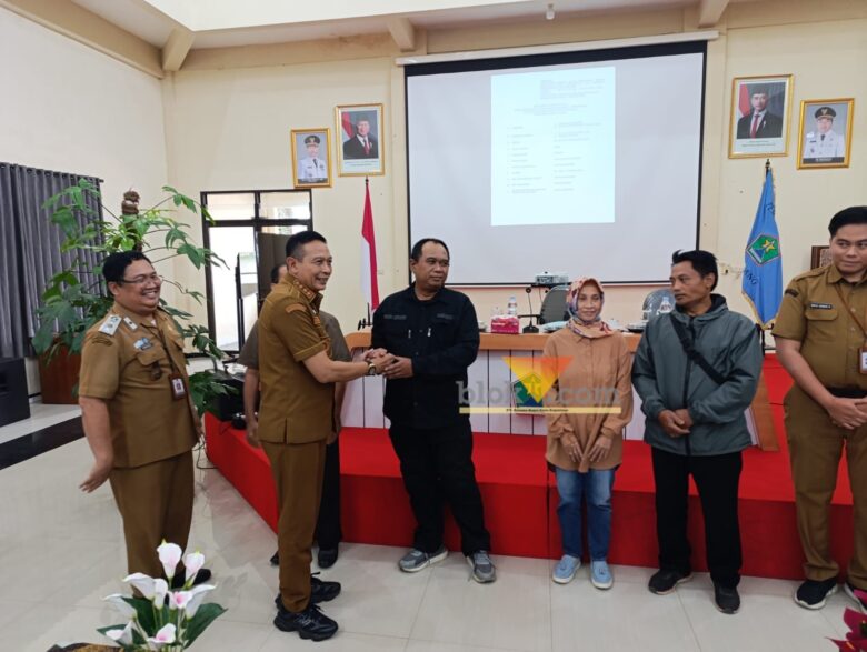 Wali Kota Malang, Wahyu Hidayat saat melantik pengurus SPAM Kota Malang (blok-a.com / Yogga Ardiawan)