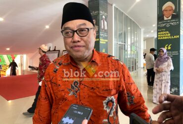 Prof. Junaidi, Rektor Unisma saat menjelaskan terkait krisis global. (blok-a.com / M Berril Labiq.
