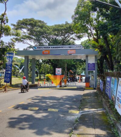 Pintu masuk kawasan Bendungan Lahor yang sempat viral karena perusakan portal Malang-Blitar (blok-a.com / Yogga Ardiawan)