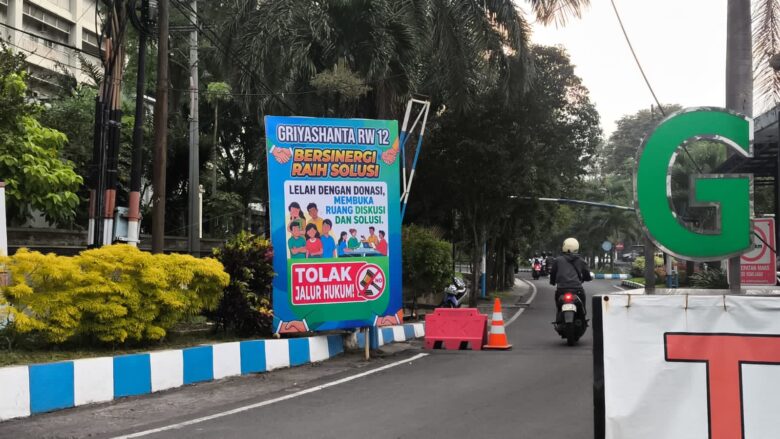 Dinamika polemik rencana jalan tembus di kawasan Perumahan Griyashanta terus bergulir. Di tengah situasi tersebut